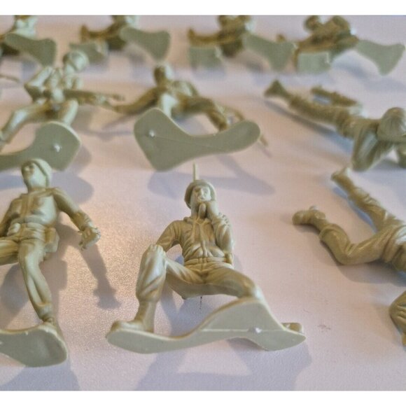 Vietnam Korea Soldier 12 Figures Plastic Army Vintage Lot 2" Beige Green Yellow - Picture 9 of 11